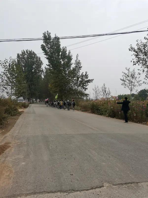 泪目！大二女生失踪8年，10公里回家路成绝途，父亲悬赏10万苦等不归
 
家人们