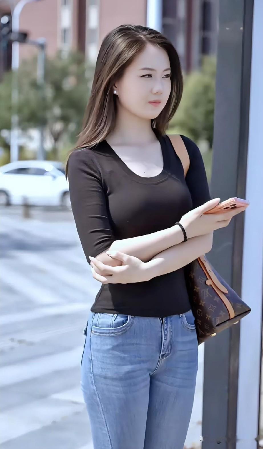 人活着，是一场向内修行的旅程。我们在烟火奔波中淬炼心性，在晨昏交替里接纳得失。不