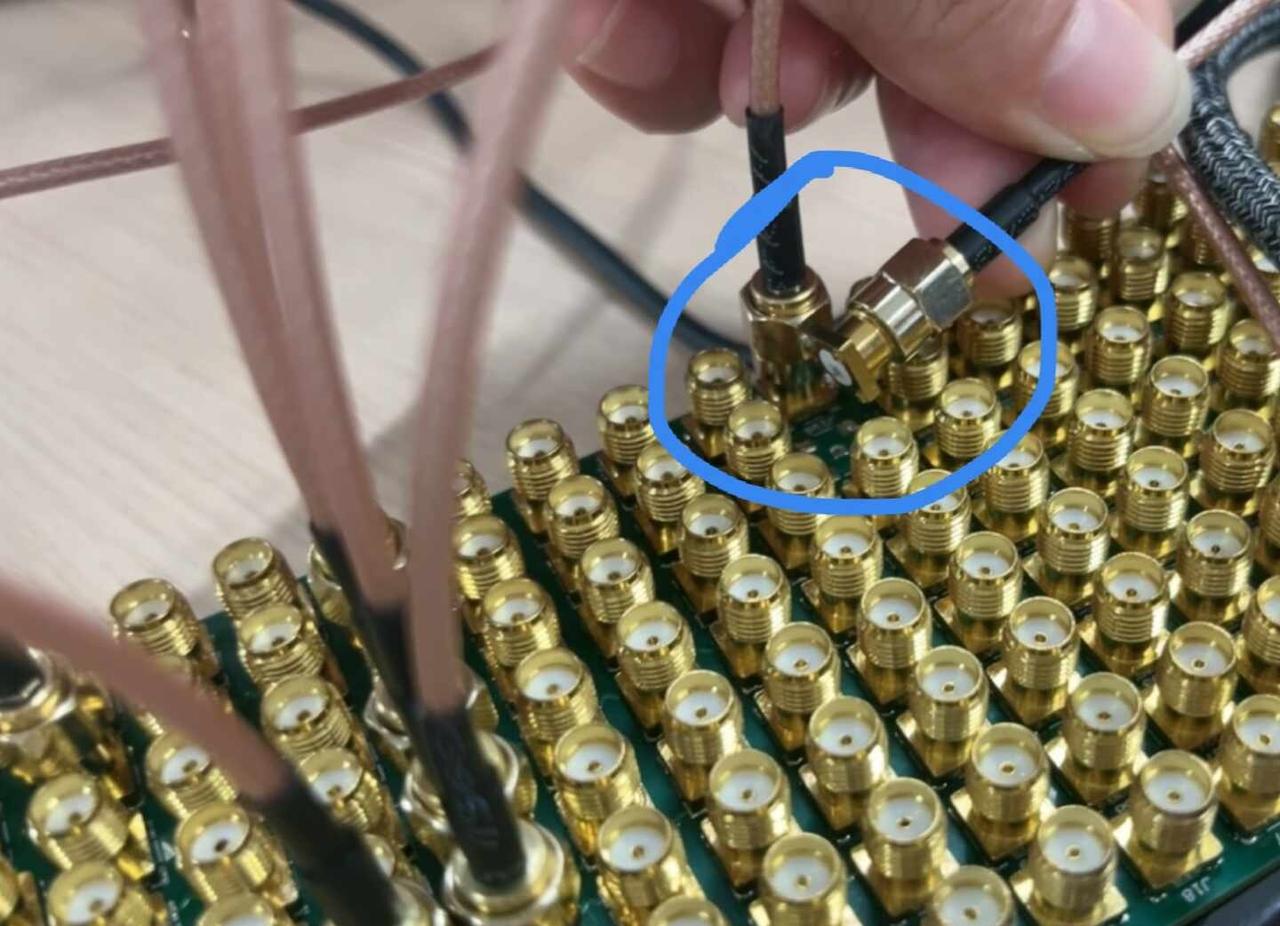 最害怕的一集还是发生了
把拓展板上的SMA立贴头拧下来了啊啊啊啊啊
坐实了我在部