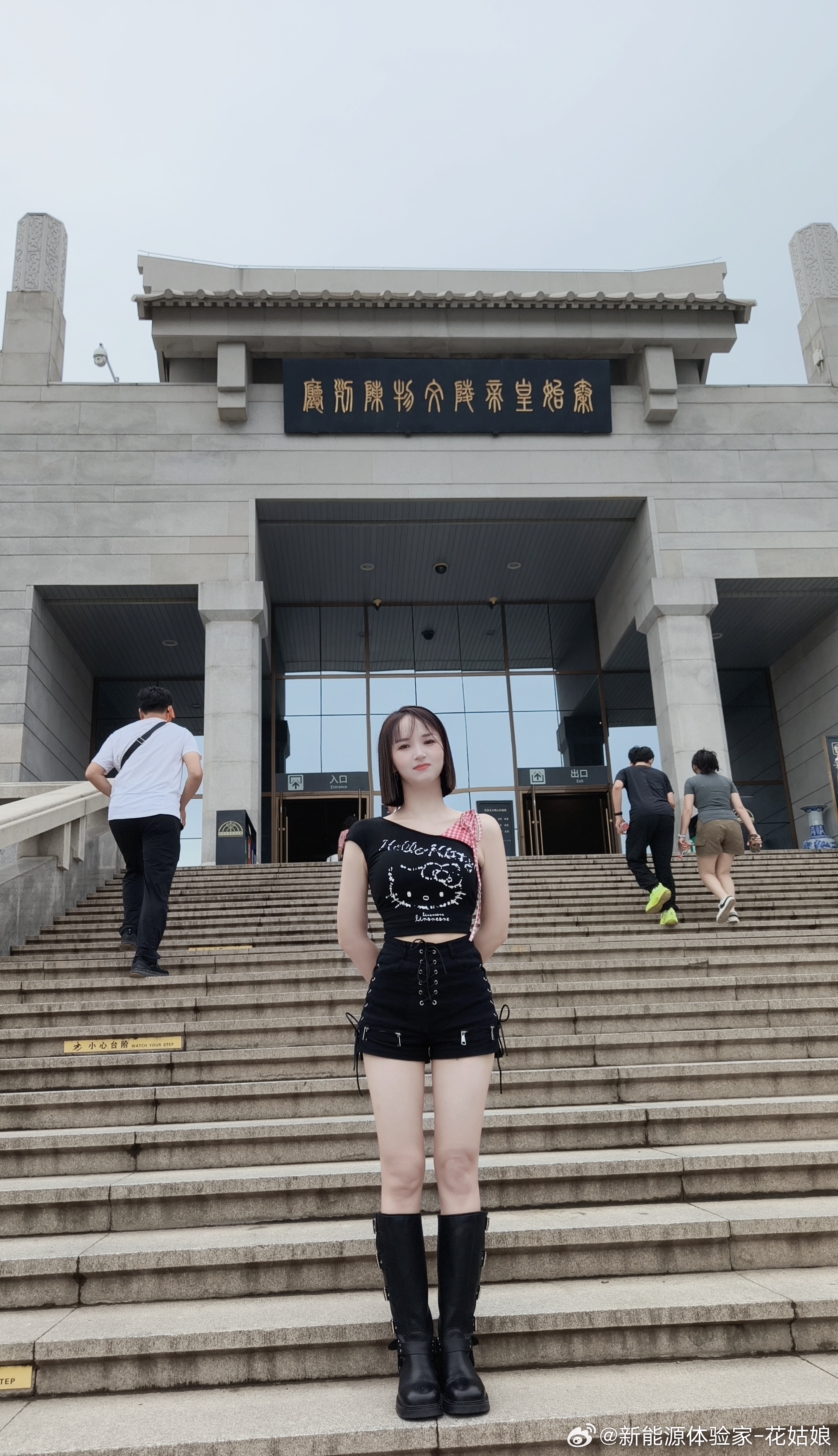 闪充593不是终点，赶超11万座加油站才是！比亚迪闪充方案很巧妙，BMS+全温域