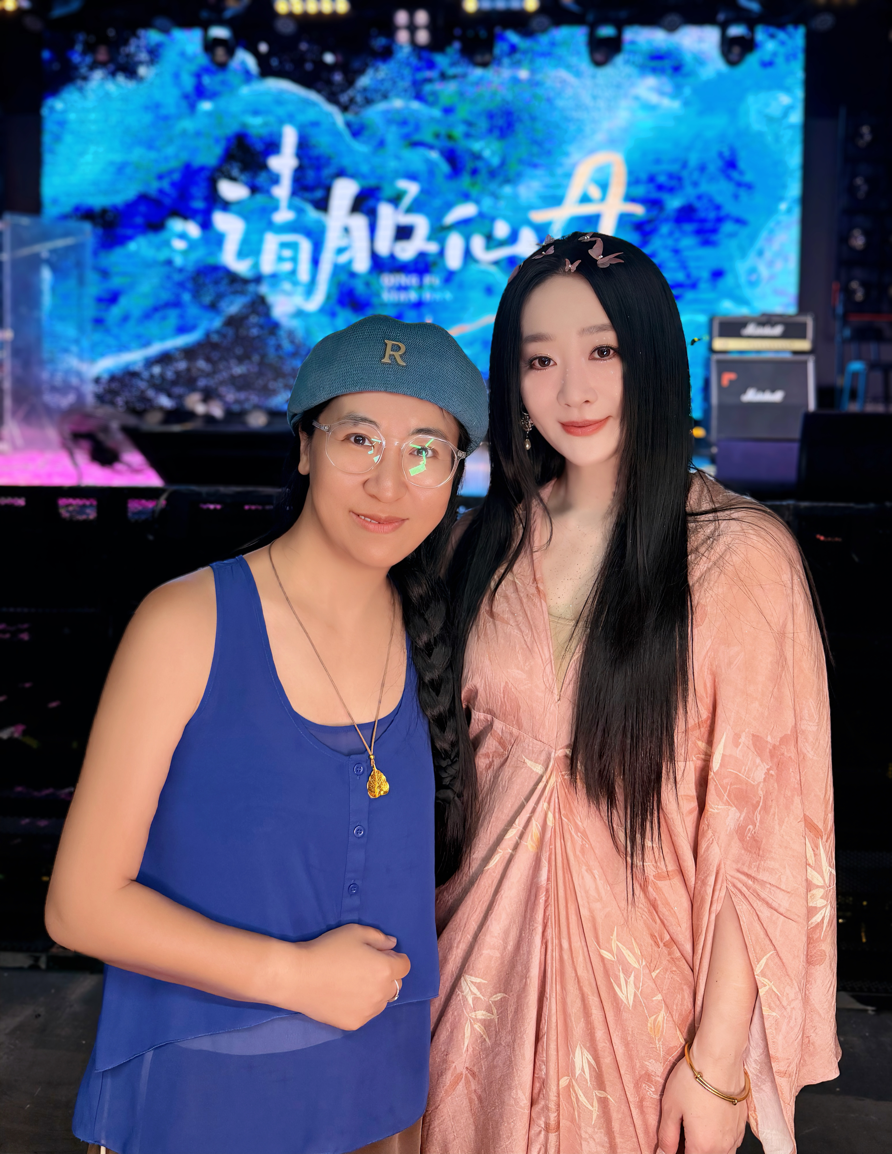 严艺丹老师不愧是OST女王👸人美歌甜性格好，明天写写小作文，她夸了我哥好多，我