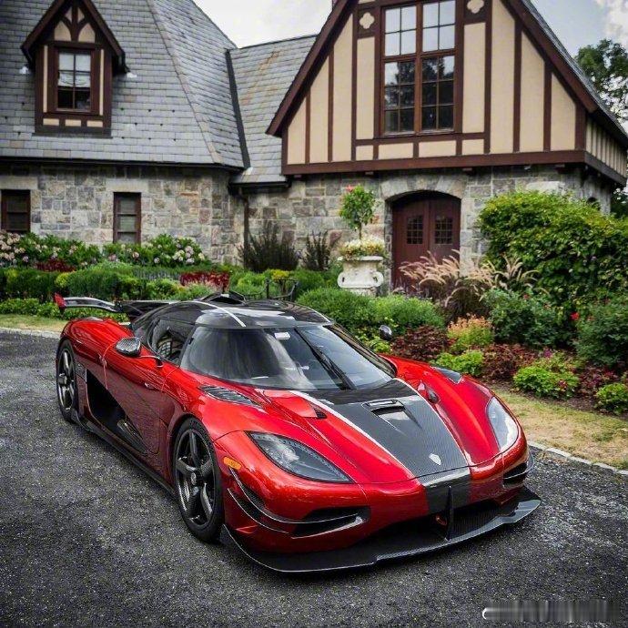 两枚红色超级幽灵Agera XS / Agera RS，你喜欢哪个？汽车视觉