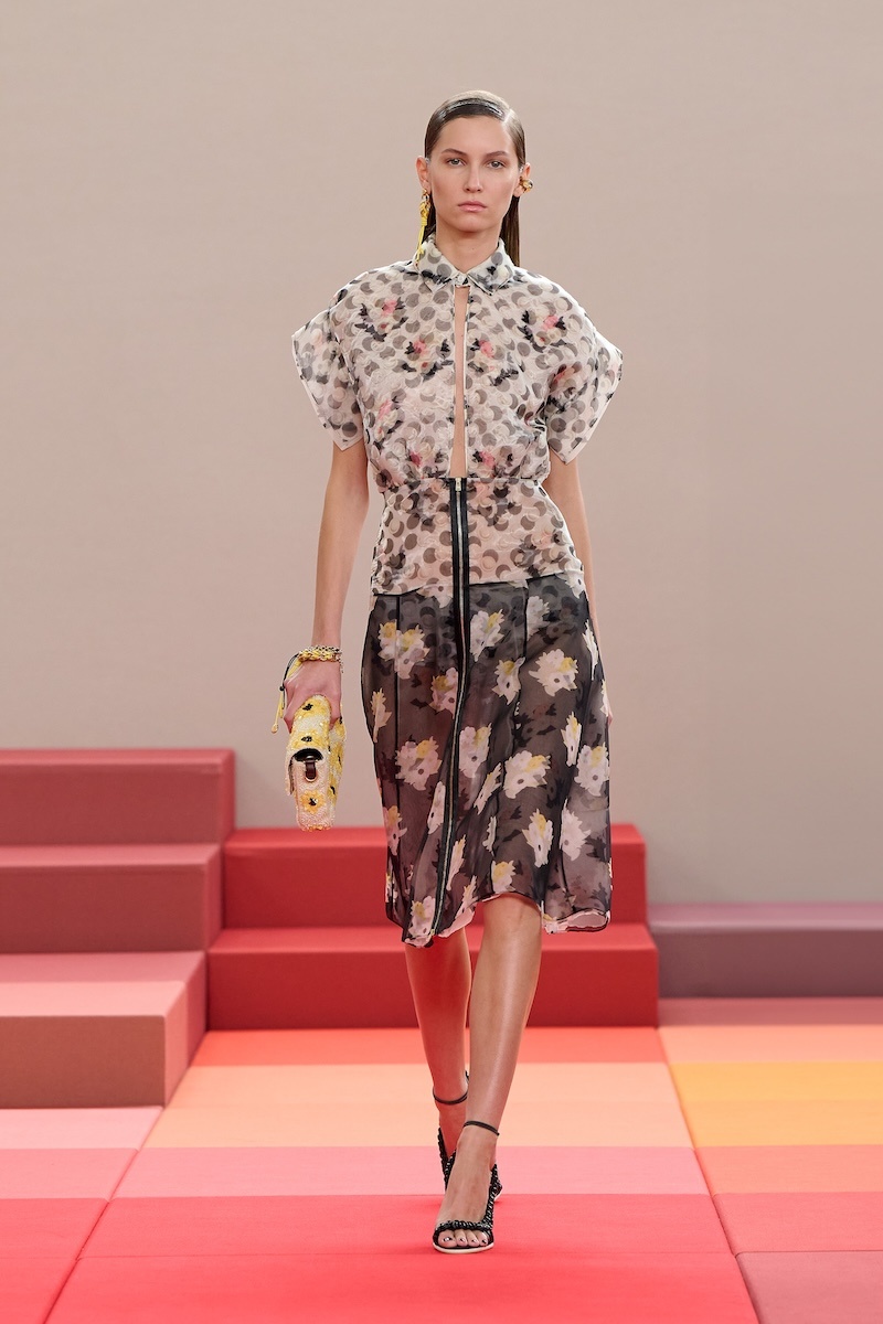 唐嫣今日品牌直播换上了Fendi 2026春夏系列 