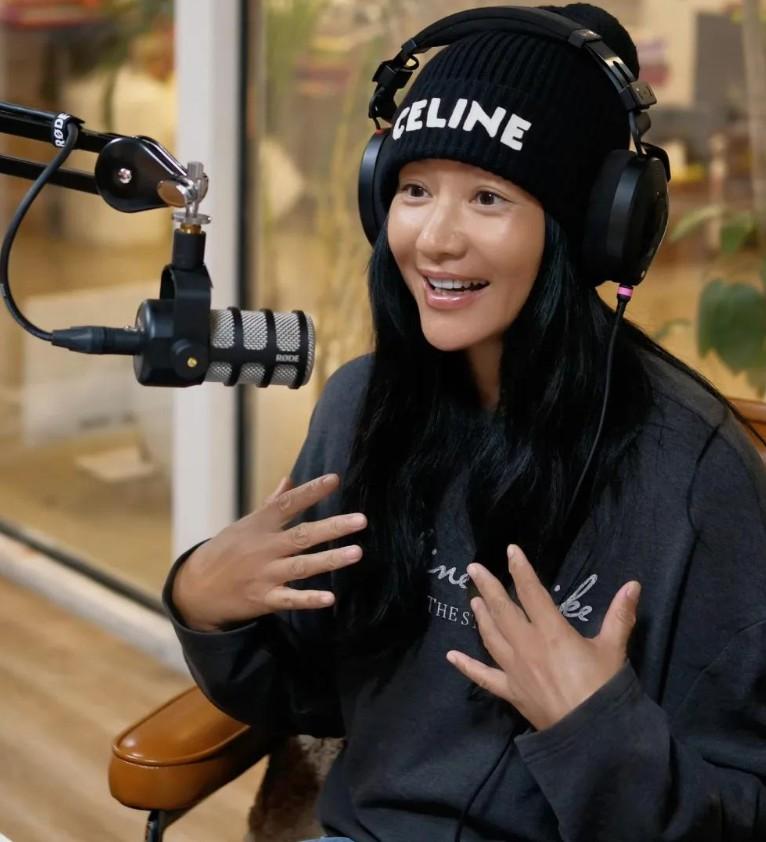 瞿颖现在的婚姻肯定很幸福，看她的状态就清楚了。
 
她变得更加开朗可爱、幽默风趣