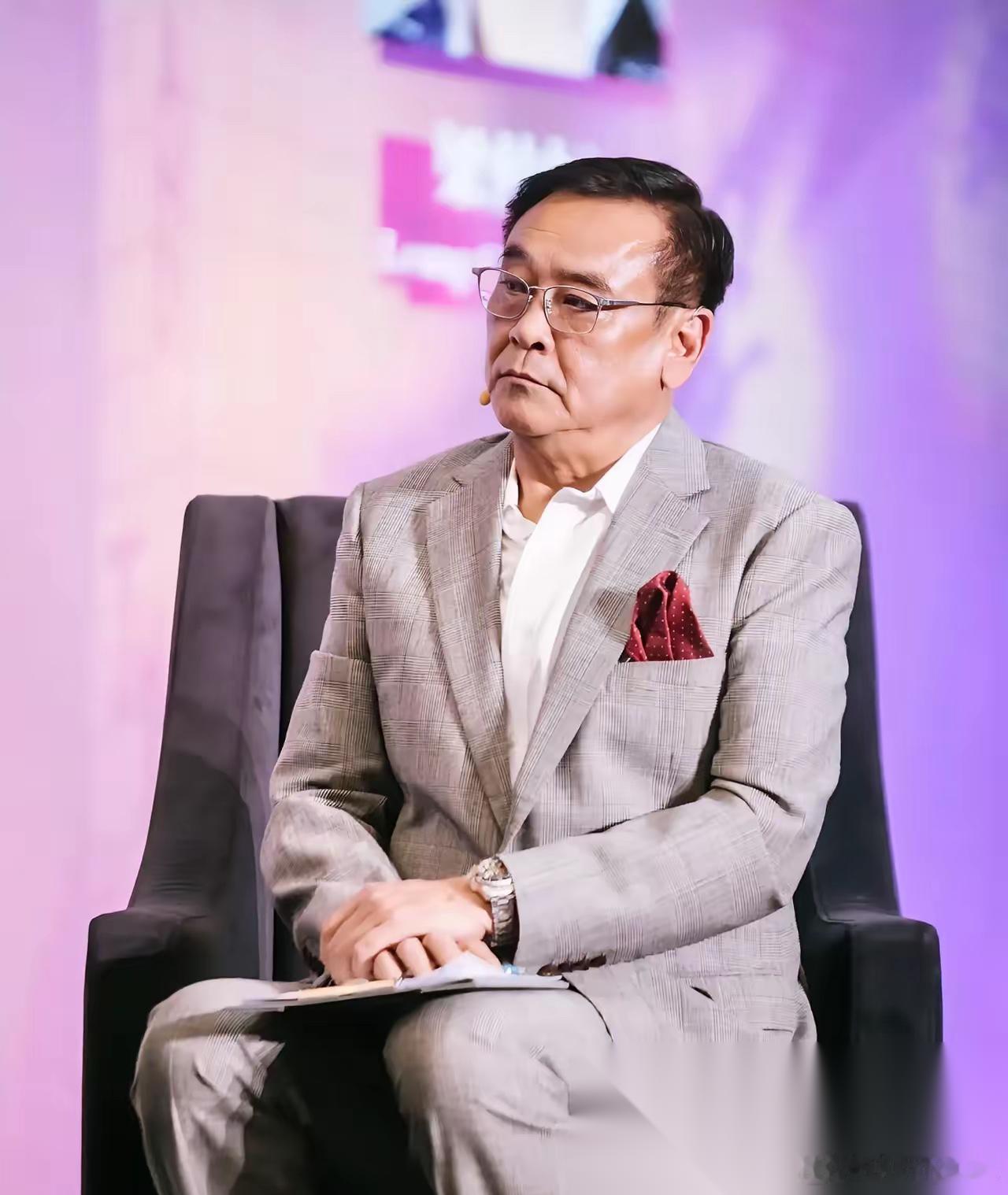 现在全网最后悔的， 肯定就是尔冬升。 他千不该万不该，不该三年前看完《给阿嬷的情