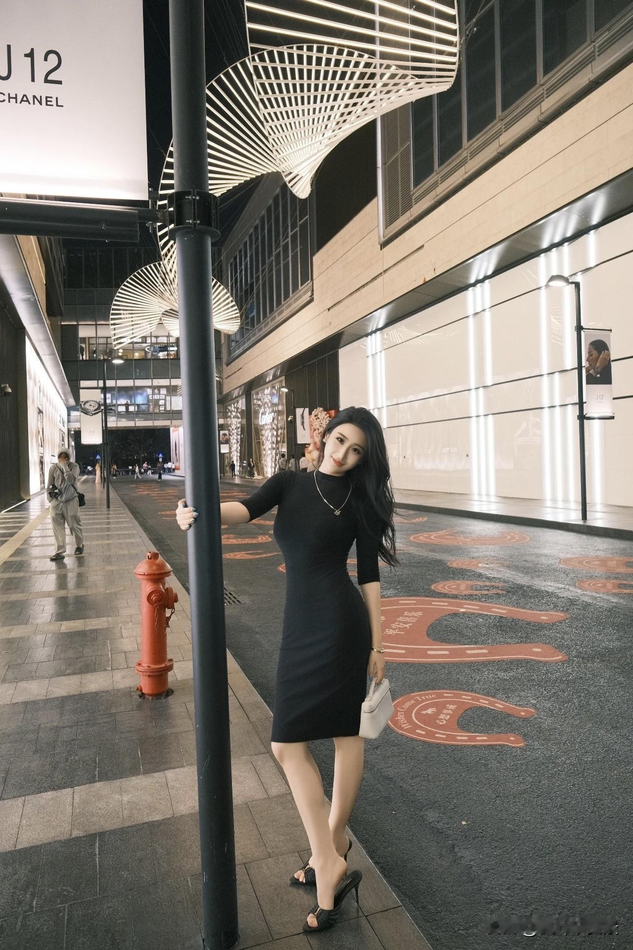 枫叶🍁|气质姐姐穿搭晒图笔记大赛女生如何穿搭白衬衫才时尚 记录被治愈的瞬间 高