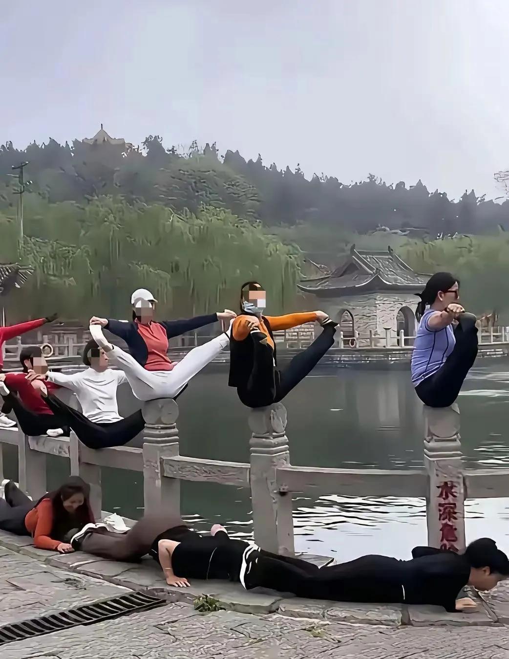 不得不佩服，大妈们又玩出了新花样，这是练的什么功夫啊？