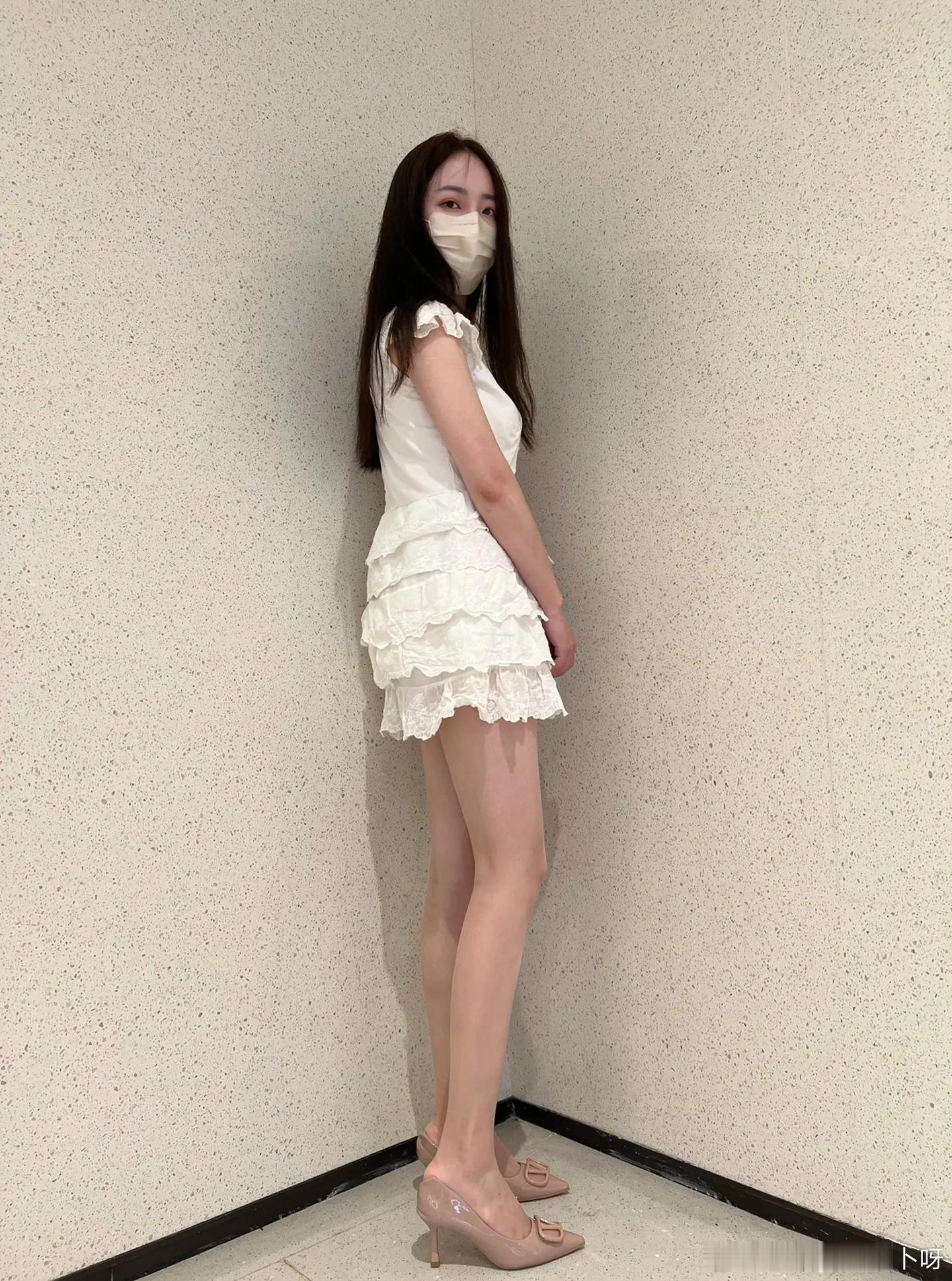 穿的裙子短不短？ ​​​