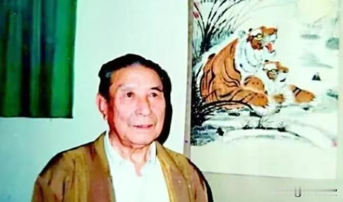 1939年，一地主将300名八路军接到家中休养，谁料八路军还没待一会，1200名