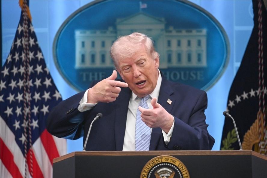 全网沸腾！特朗普又出惊人言论，这次直接刷新底线，看完让人火冒三丈！
 
4月6日