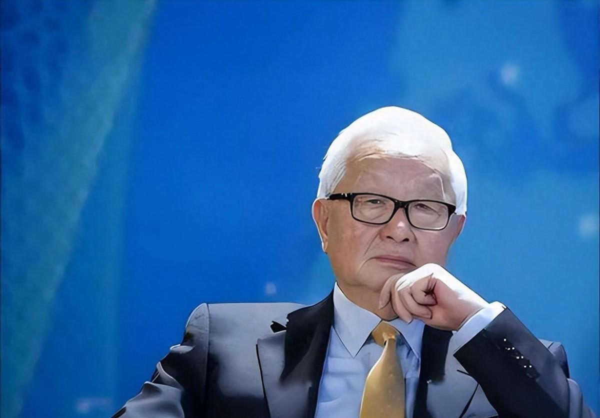 台积电高层在美国亚利桑那州的荒漠里，直接砸下1650亿美元扬言要建12座顶尖晶圆