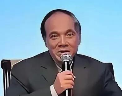 一个越南教授，当着全世界的面，曾扔下一句话。他说：“虽然我个人对中国有意见，但不