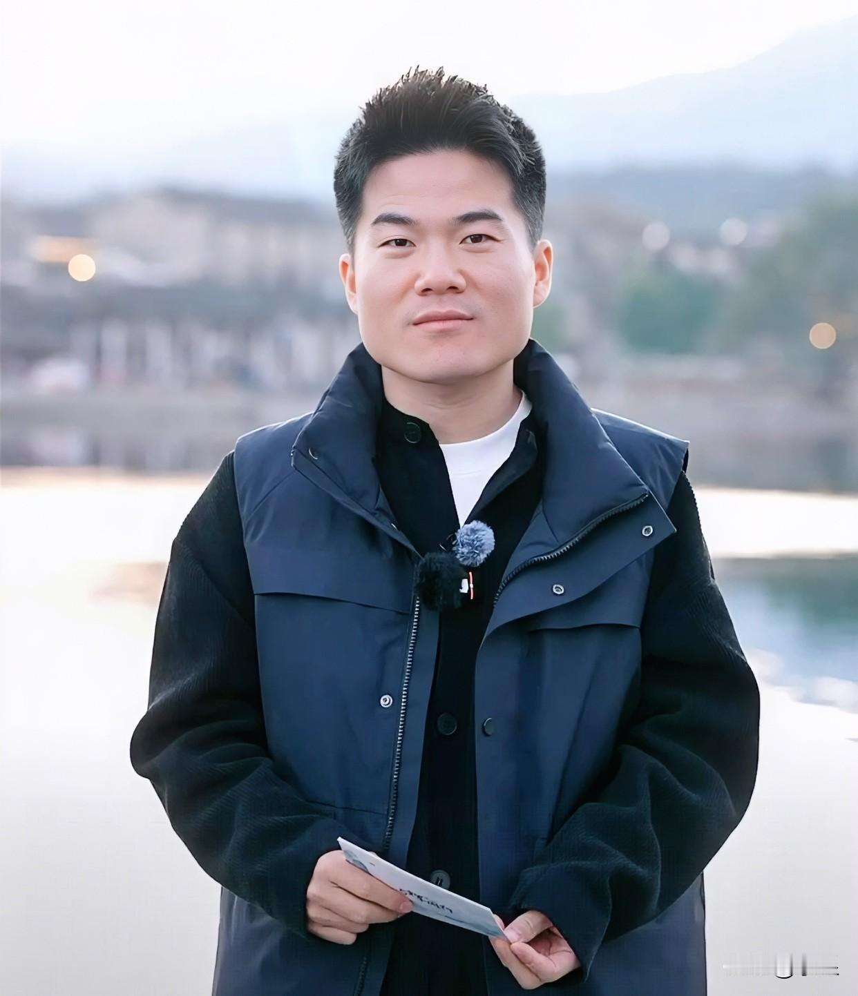 怪不得董宇辉一直说拍景别拍他
这桃花潭也太美了
尤其是傍晚时分还有夜景
摄影师有