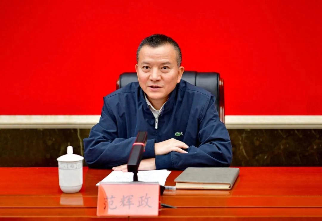 这是一次正常的人事调整。贵阳市政法委书记是厅级干部，彭容江同志1965年出生已满