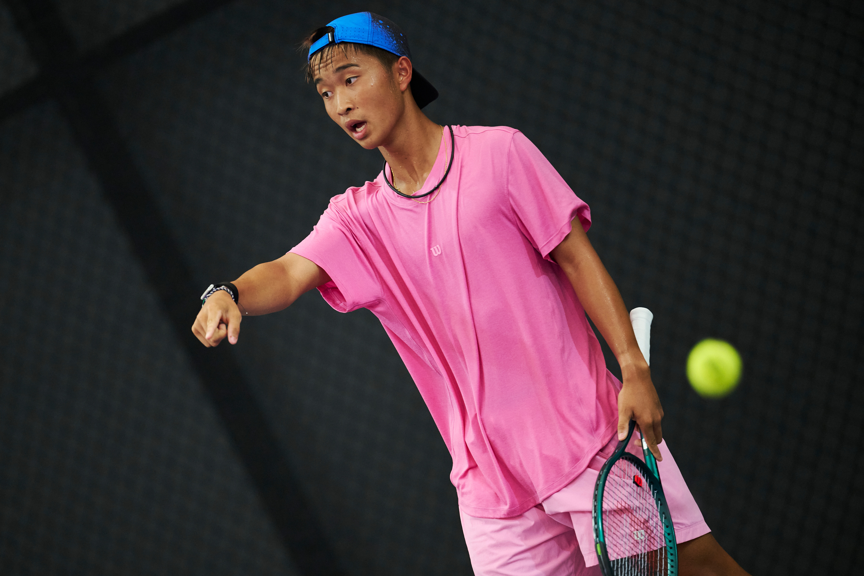 江苏扬州少年李京翰超帅气组图！李京翰J60黄埔站首轮以6:0/6:1比分战胜LI