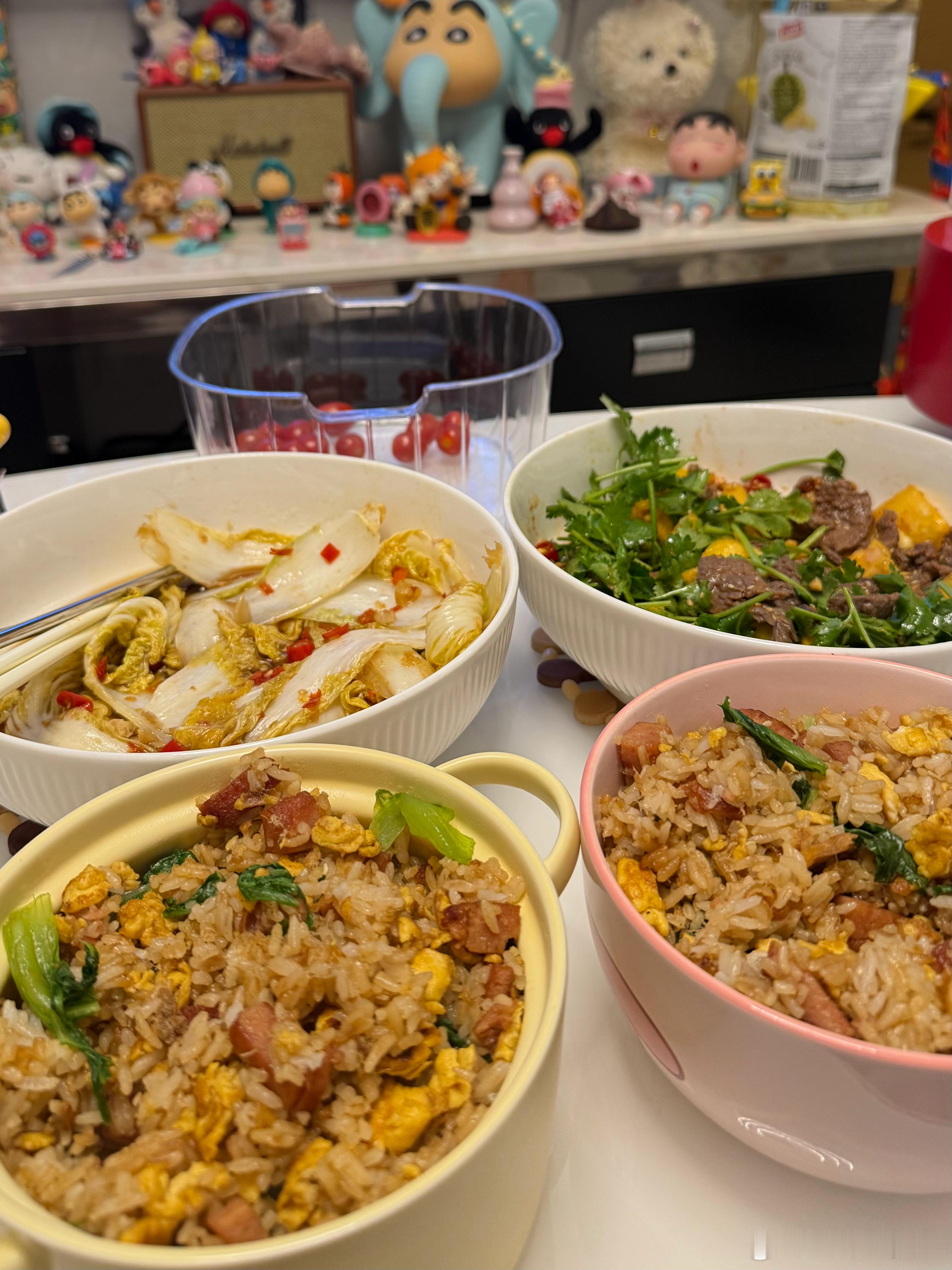 菠萝牛肉出镜率太高了我说。不难看出大部分时候可能只是想吃个玉米当减脂餐 ​​​