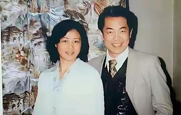 著名画家范曾结过4次婚。范曾的第三任妻子楠莉是他好友的妻子，他好友在他困难时帮助