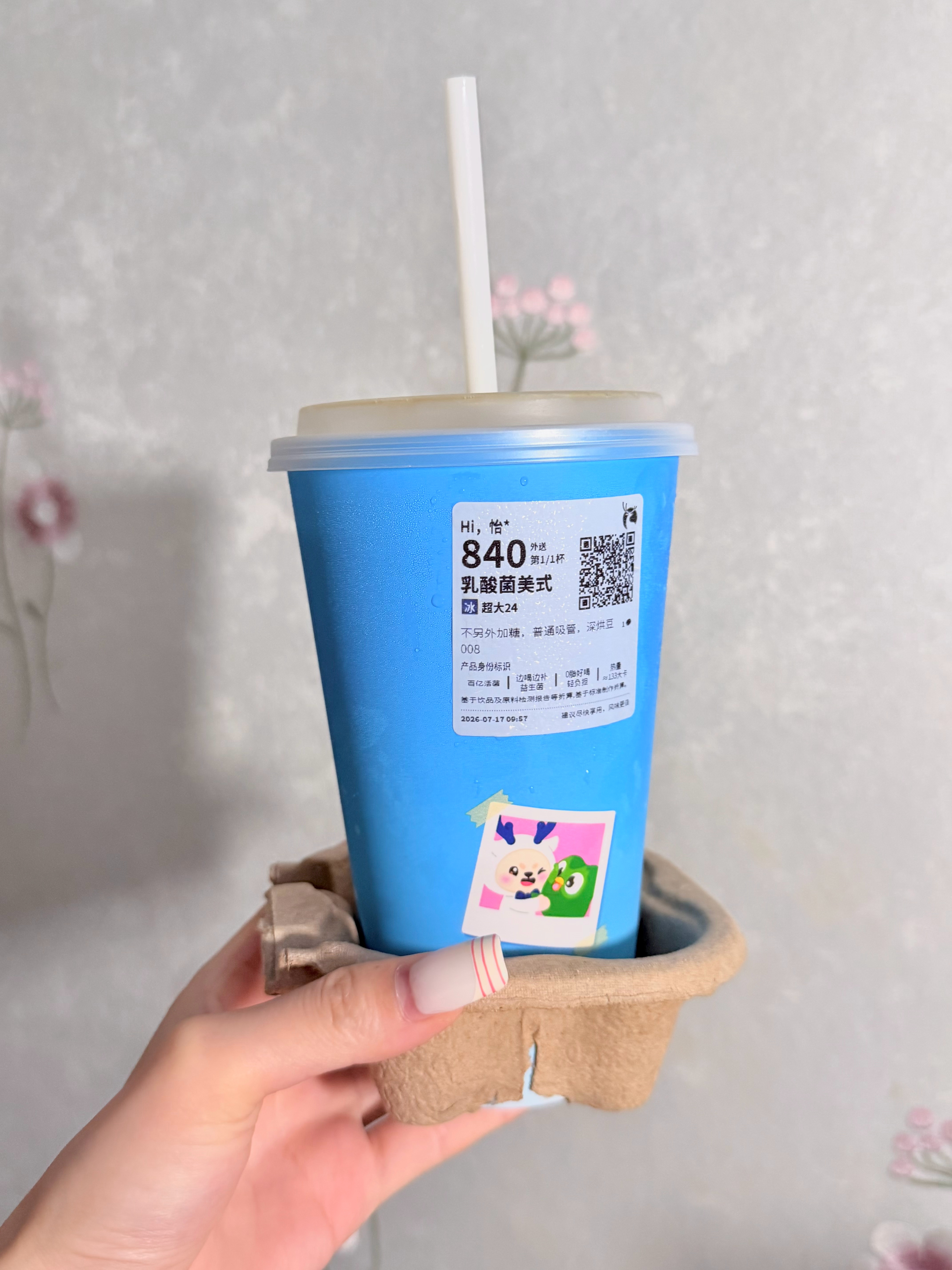 蜜子们枣…！连喝了两点乳酸菌美式 两天冰吸生椰拿铁今天又回到了乳酸菌(._.)校