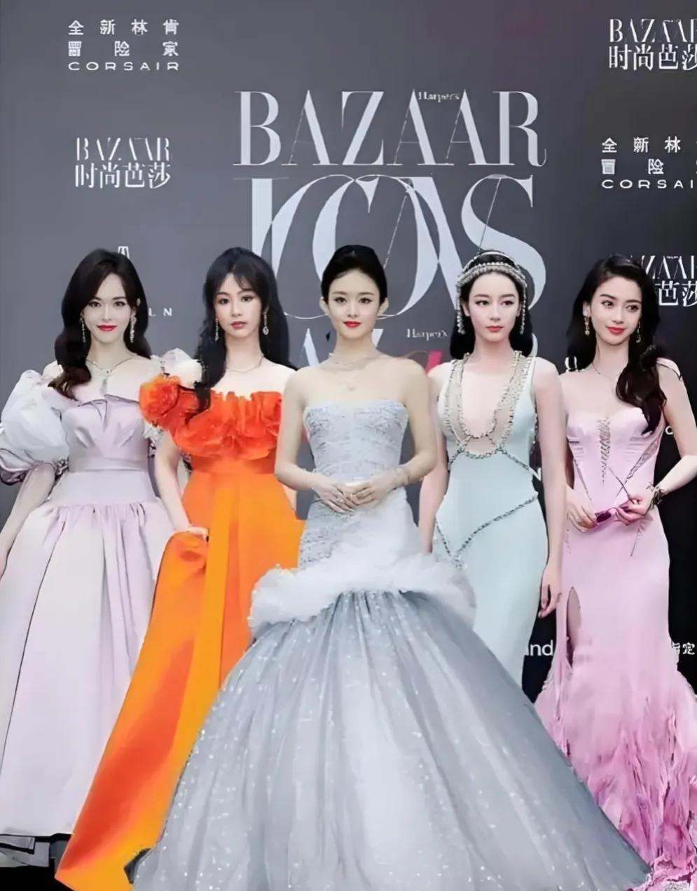 5大美女同框时尚芭莎
赵丽颖稳站C位，雍容华贵
杨紫满脸不高兴，凭什么？
迪丽热