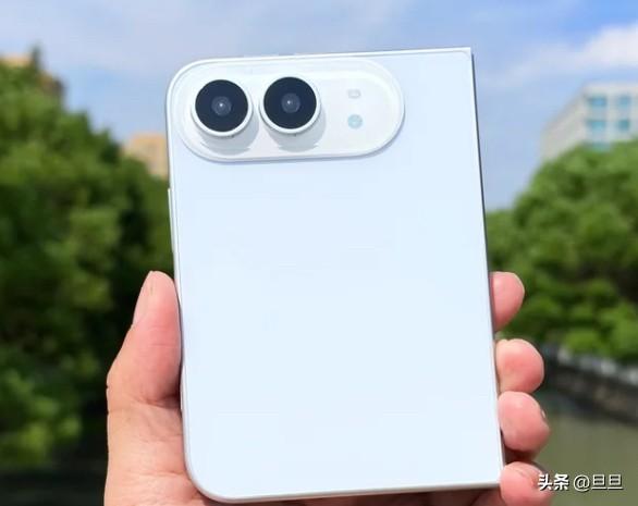 iPhone Duo首发，真正值钱的不是手机，是两三个月的时间差。而时间差这东西