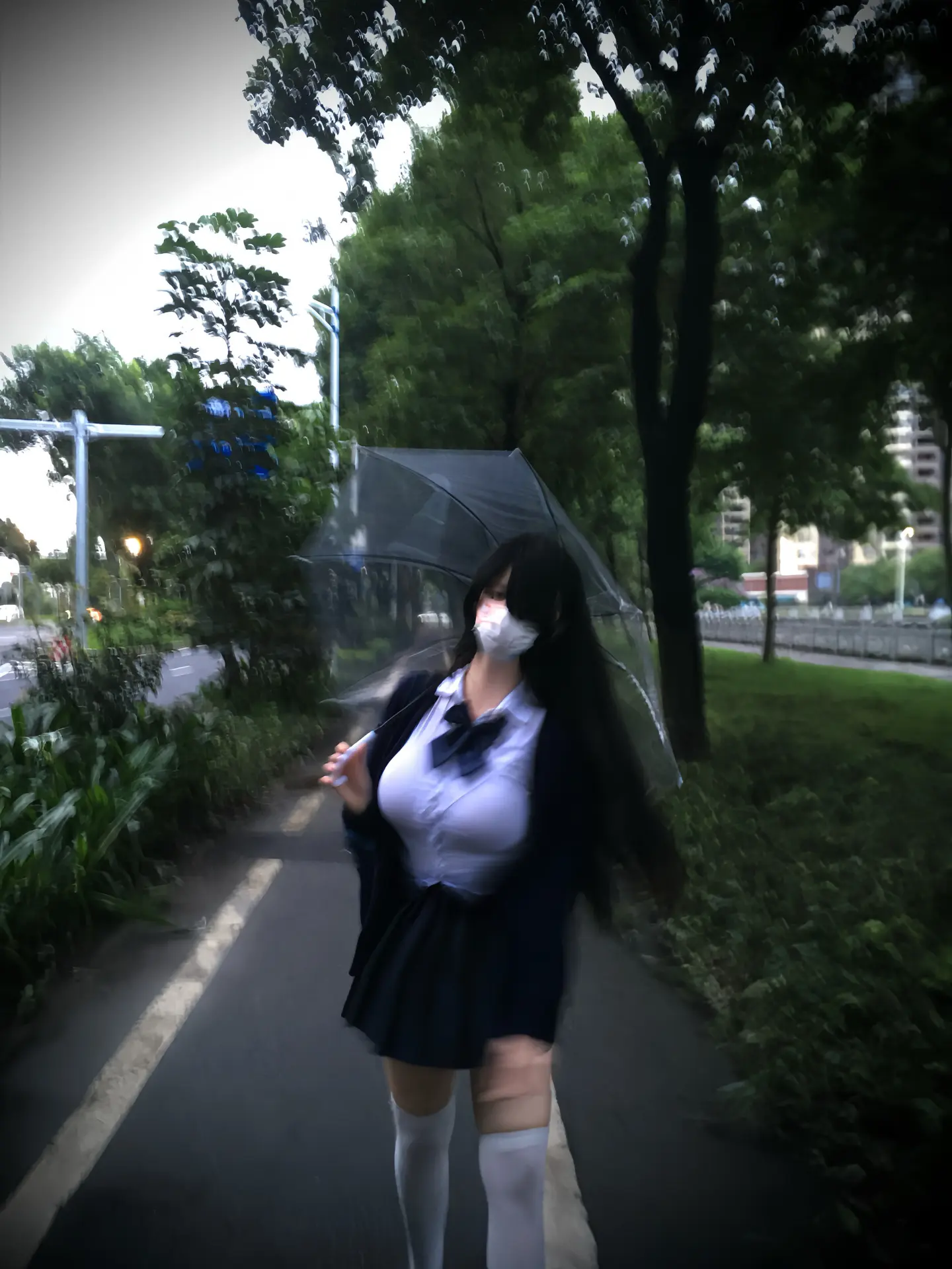 如果撑伞没诚意 那我就淋雨来爱你.