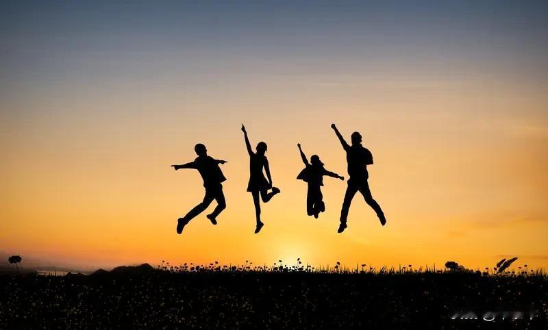 幸福和啥最有关系？我觉得和人以及内心脱不了干系。一方面是和他人的关系，哈佛大学持