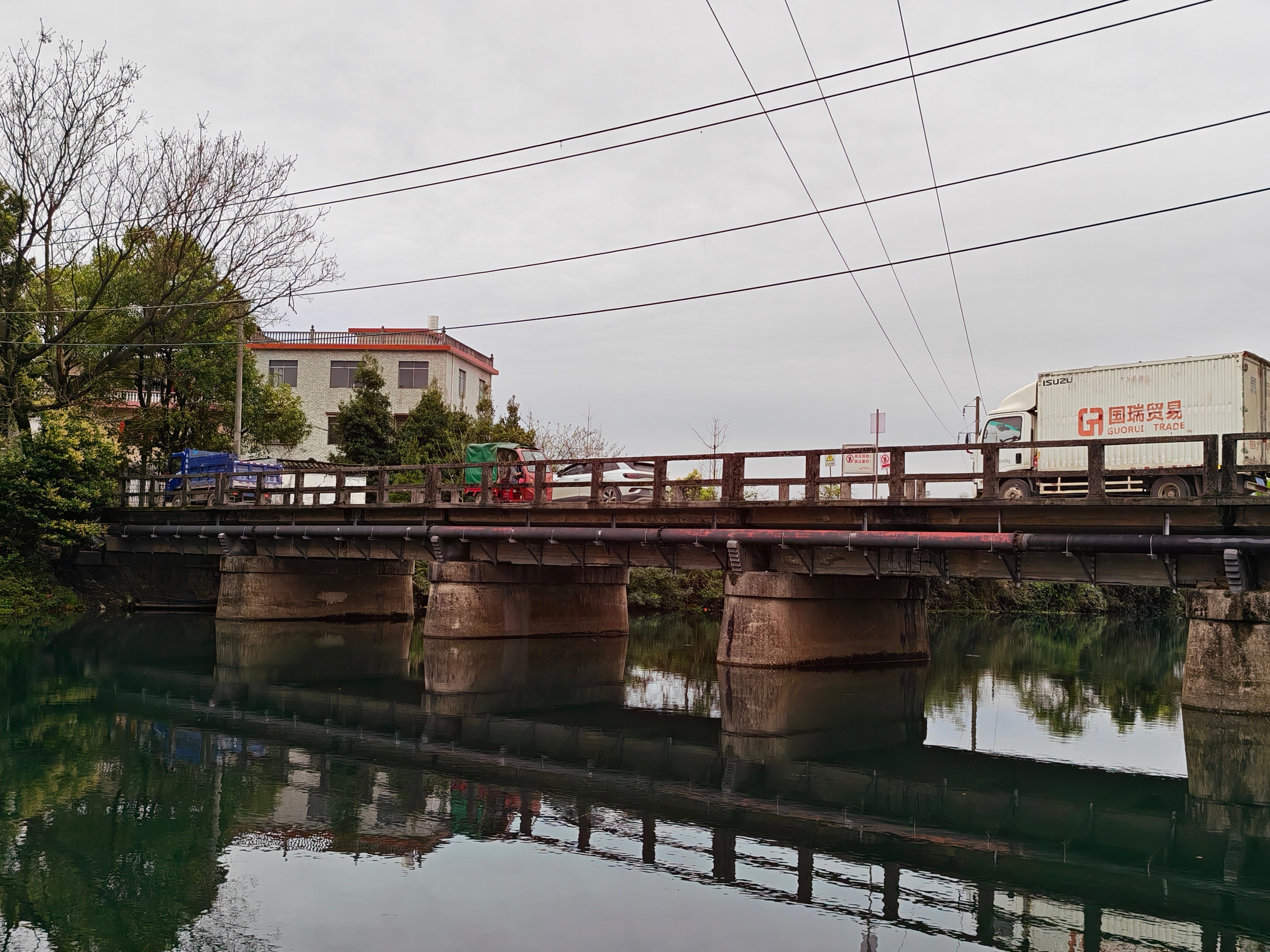 其实，现在一堆人亚健康。比如上班族一天坐于电脑面前，先不说眼睛长时间对着电脑屏幕