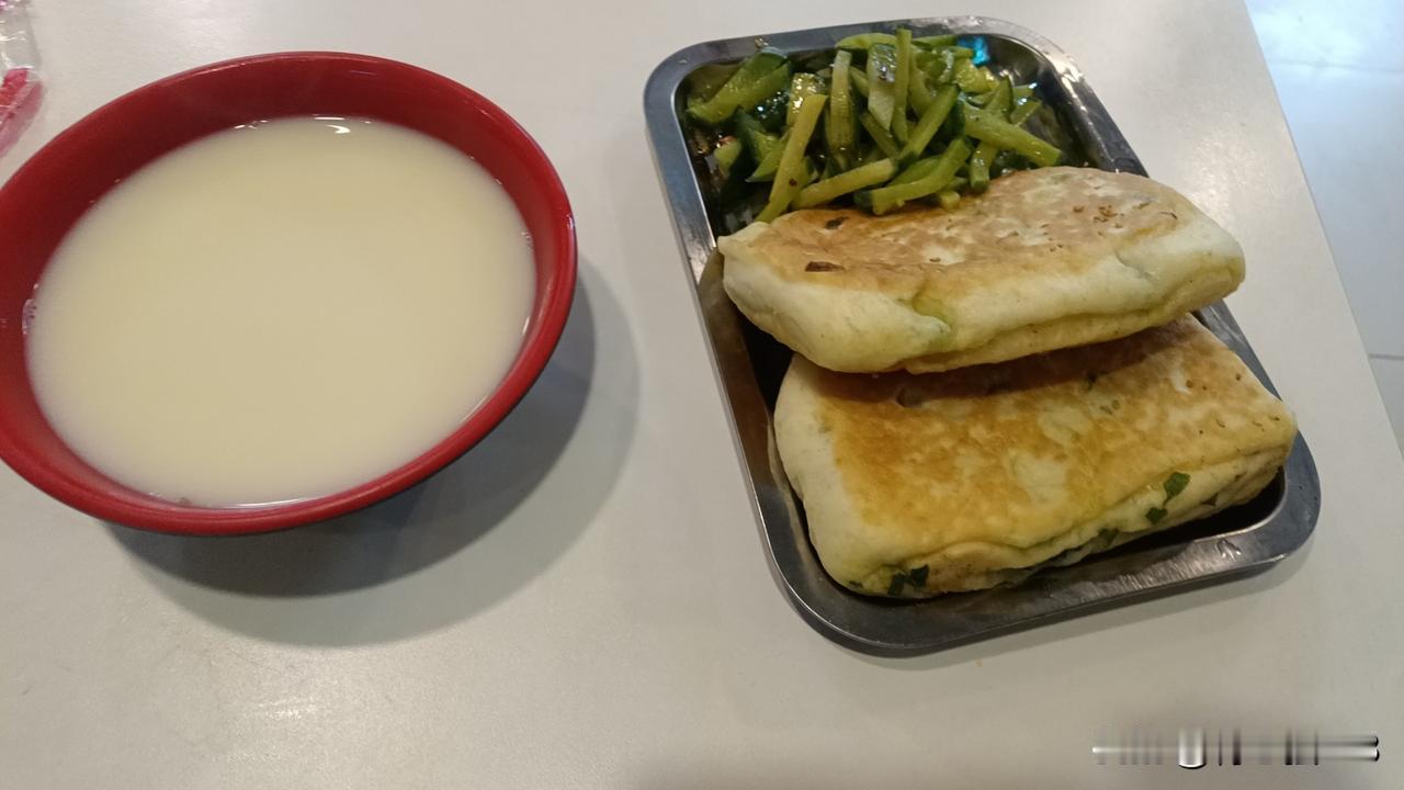 今天又去了一家大服装厂面试了，还是第一次面试还需要考试证明一下自己的能力。还是人