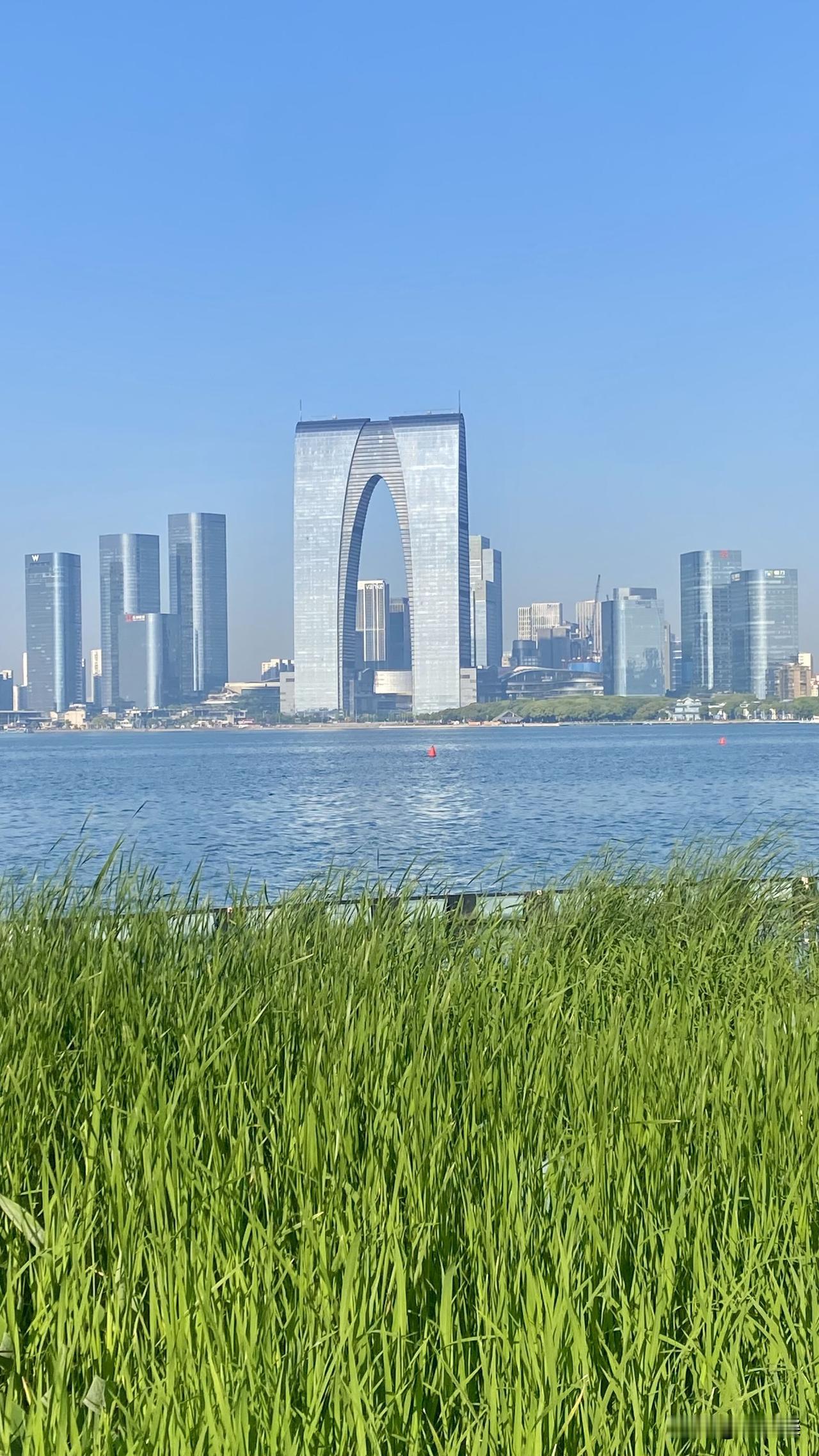 今天立夏，又是小长假最后一天，我准备去阳澄湖美人腿，到定点吃了十几年的农家乐，和