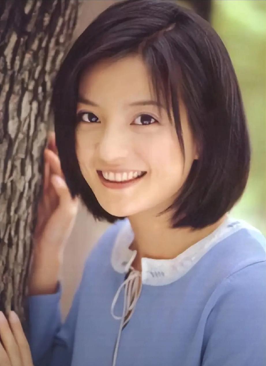 聪明反被聪明误！封杀5年赵薇现身新加坡，毁掉她的从来不是婚姻
 
       