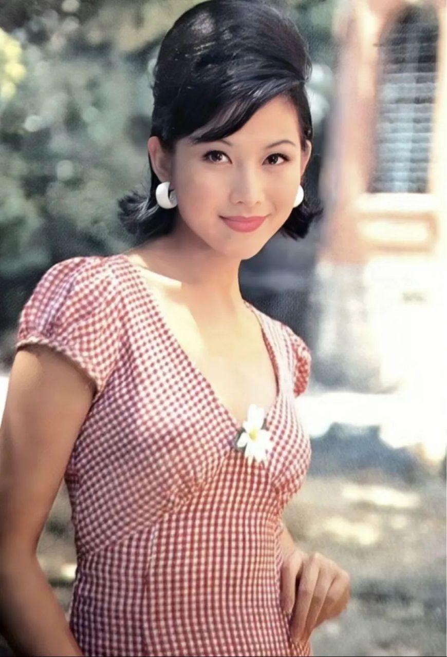 一段非常有趣的话：“老婆是用来干嘛的？第一个，用来陪你玩解压的。第二个，用来给你