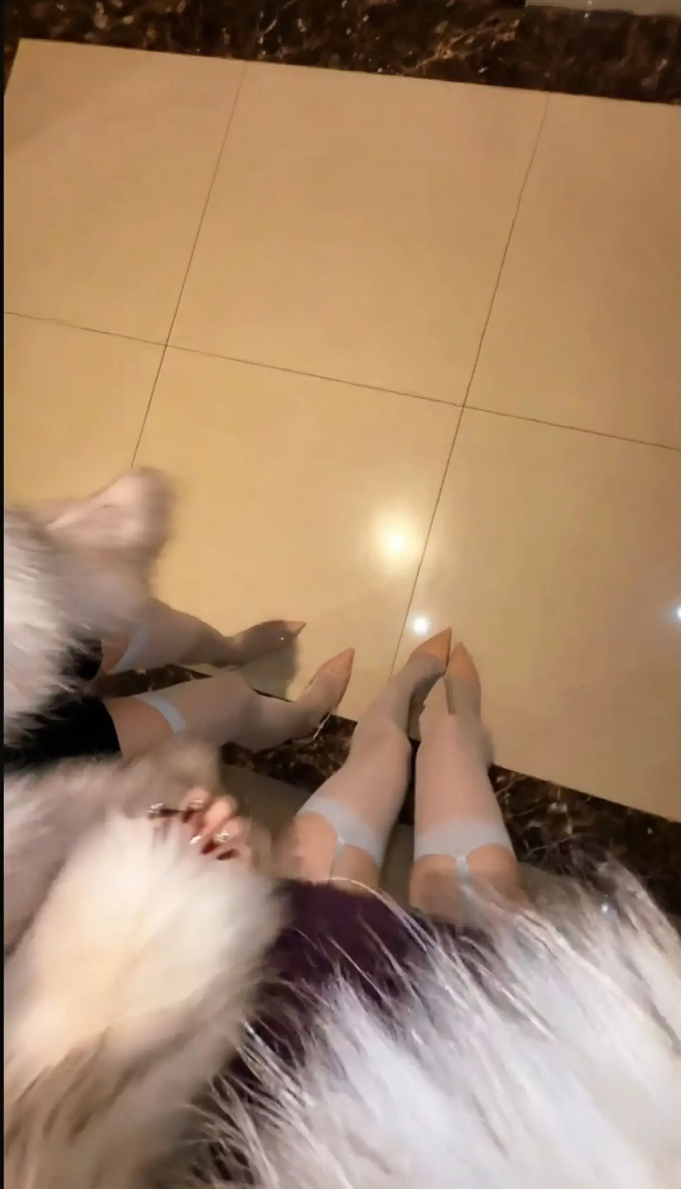 肤浅。上面貂下面腿你的内心在出轨