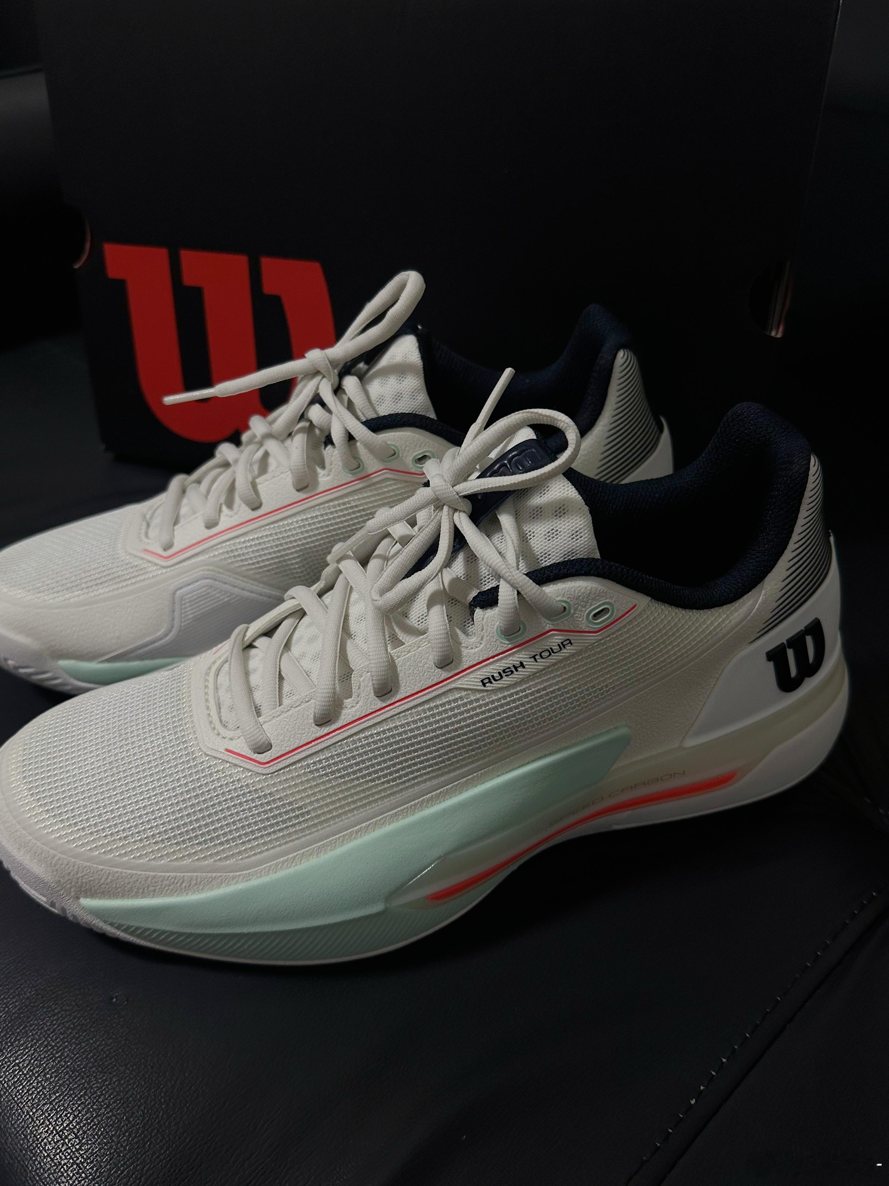 新年穿新鞋！期待了好久的新战靴和小马灯终于到啦！就是德米纳尔同款Wilson R