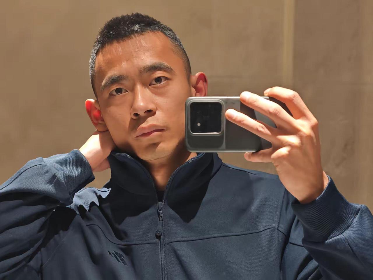 小黑棍来喽。寸头 圆寸 黑皮 体能服