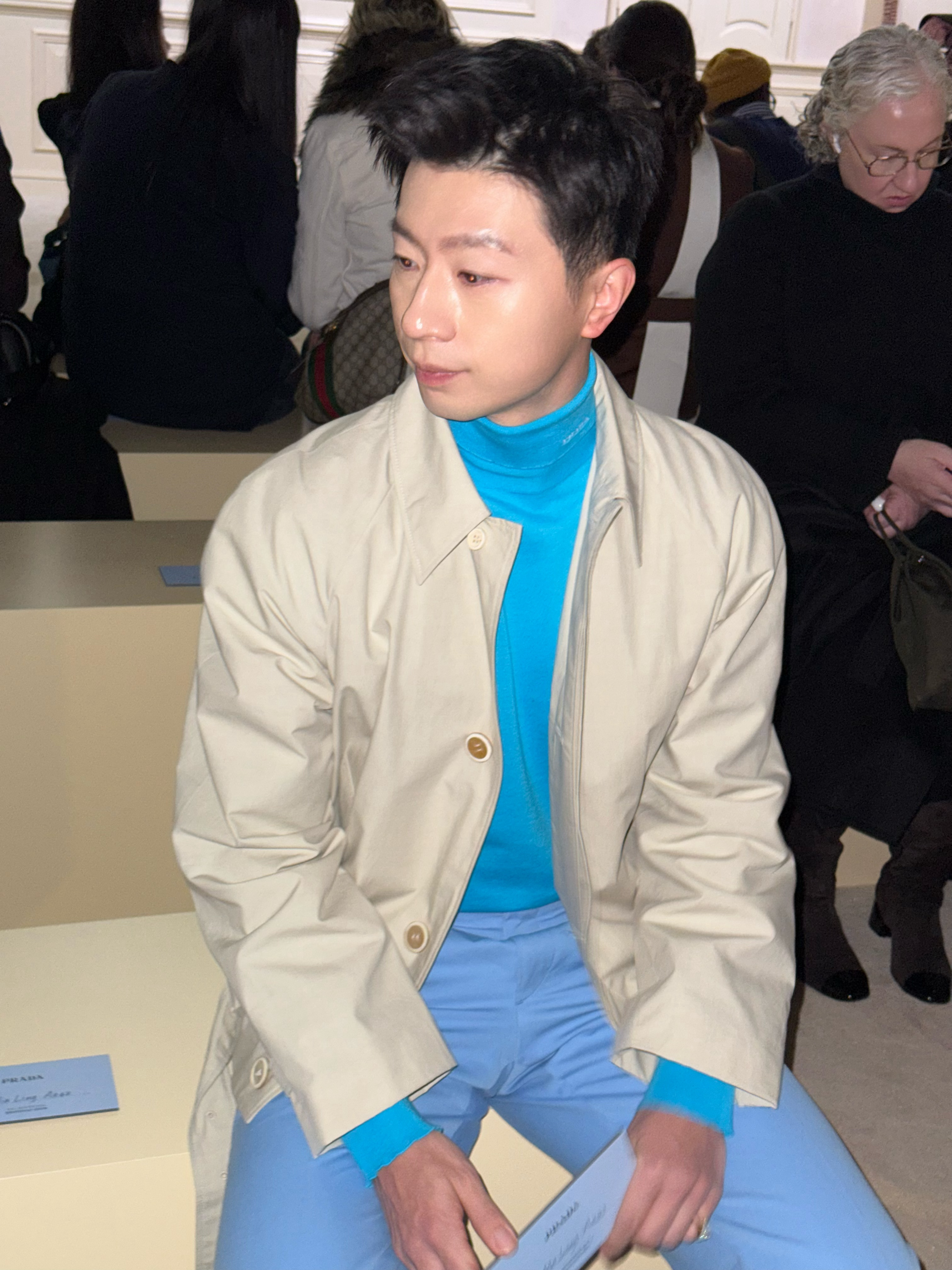 谁懂我，这种因为闪光灯造成的“红眼”不但不丑，还有一种科幻感，而且闪光灯下马马的