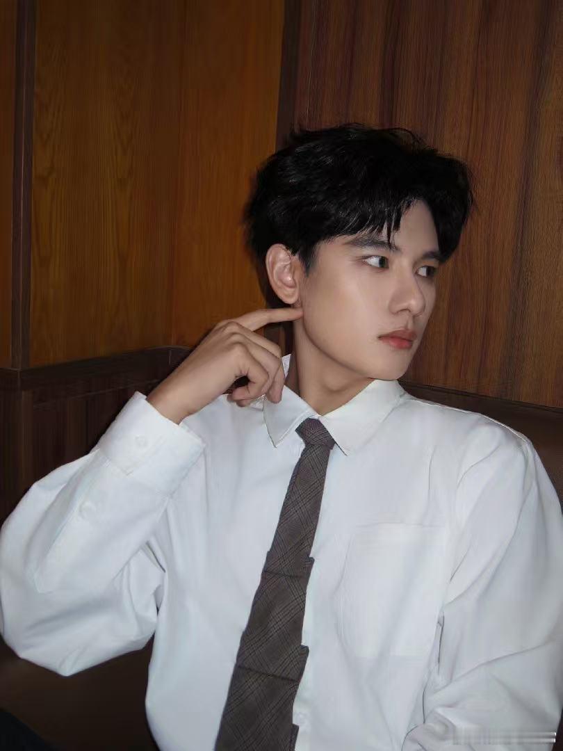 胡先煦早就爱你老己了 明天就能见到胡先煦，心里充满期待！他从不被定义，总是在坚持