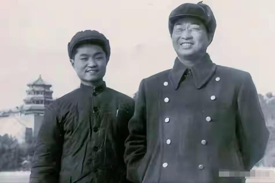 1953年，毛泽东想让陈赓去军委，陈赓大笑：请主席先办一件事！

这话一出口，旁