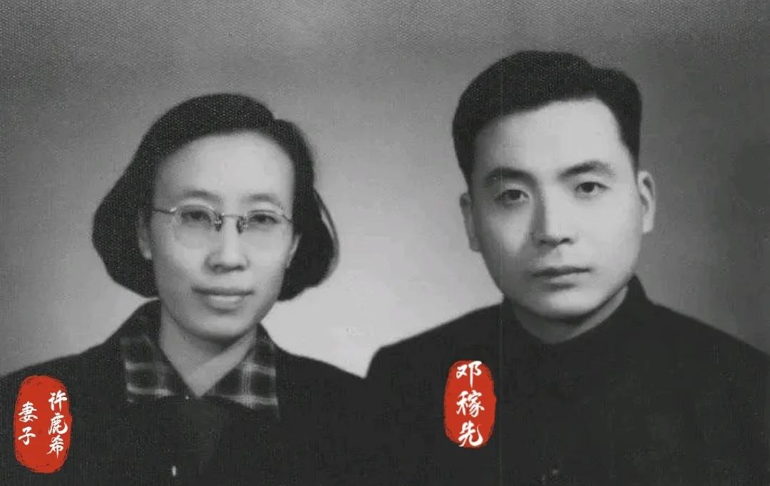 邓稼先妻子，看起来又黑又瘦…
邓稼先长达20多年扎根西部，妻子一个人拉扯两个孩子