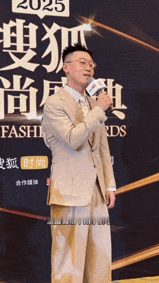 杨九郎谈相声饭圈化 杨九郎：不知道什么是饭圈文化，觉得相声能够受到年轻观众的喜爱