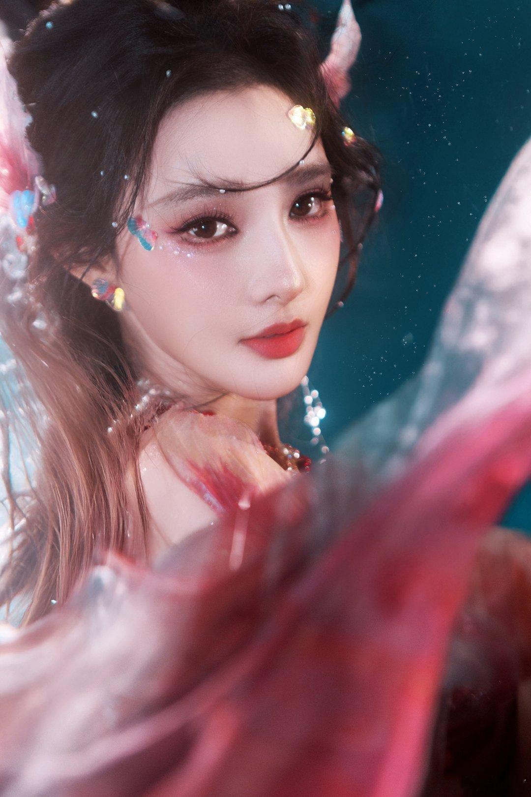 彭小苒  水下人鱼姬造型，好美的人鱼公主 ​​​