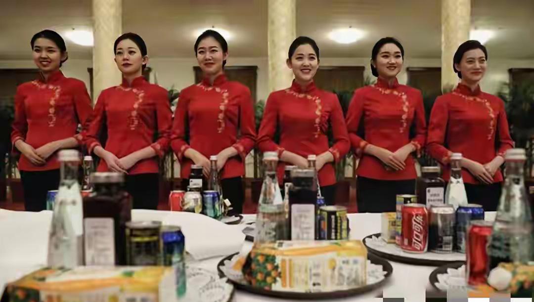 这几个美女，虽然都是服务员，但是她们可一般，你知道她们的厉害吗？