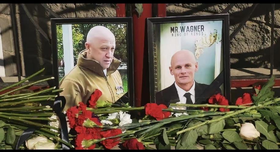 普里戈金这个厨子才是俄乌战争转折点指挥者，巴赫穆特一战打垮乌军脊梁。让乌军一时之