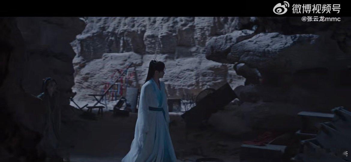 张云龙弘业带着弟弟妹妹马上赶到 妹妹们的欢声笑语，为这段旅程增添了几分温暖。淮水