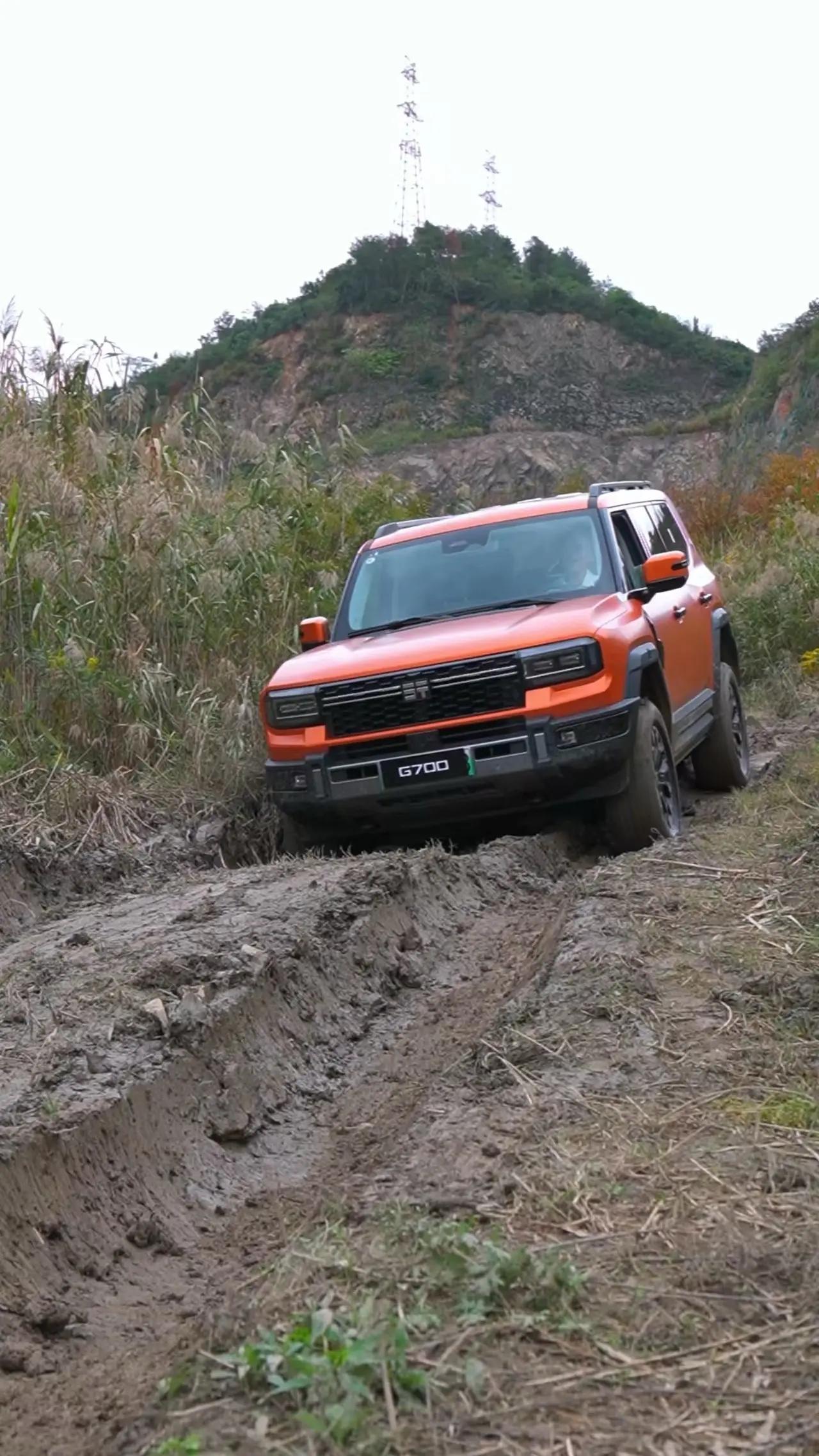 作为玩了几年硬派越野的老车友，最近深度试驾了纵横G700，跑过非铺装路、交叉轴、