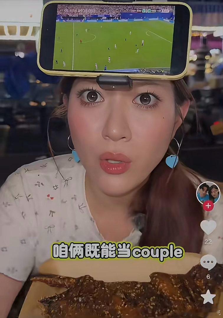 杭州情侣约会一个看球一个看宋威龙杭州情侣在玩一种很新的约会新型约会方式被杭州情侣