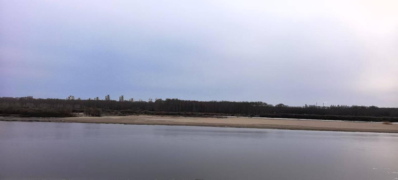 暮至江畔望夕阳