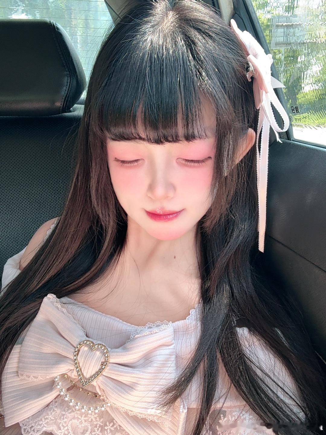 怎么总感觉我们之间的关系忽远忽近的 能不能坚定一点 抱紧我 说爱我.🥹蜗牛Mu