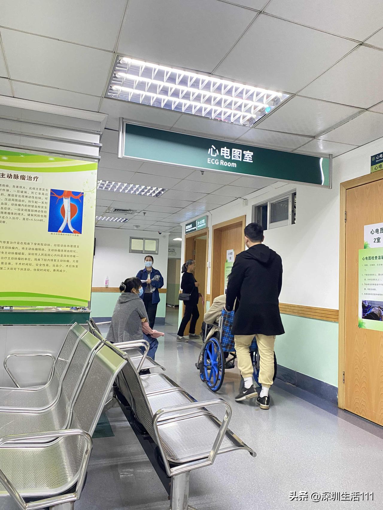 今天，我一个朋友跟我说：“我终于知道为什么女孩子讨厌妈宝男了。”

他说，昨天去