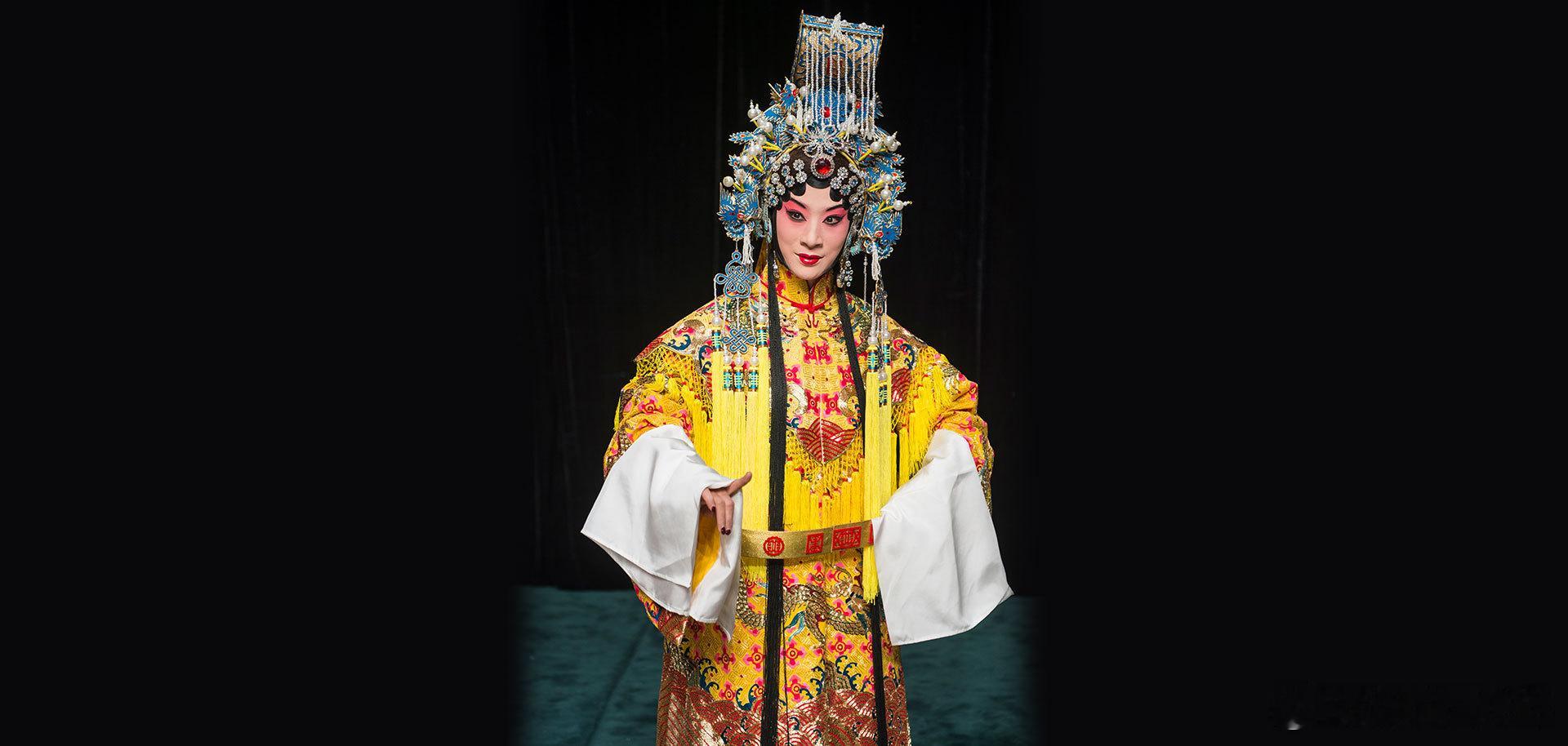 问：昨天下午中国股市大盘为何突然暴涨？答：你没看到今天中金，信达，东兴复牌吗？ 