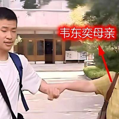 老魏在楼下垃圾桶旁捡了张凳子，用了三天当换鞋凳。邻居张阿姨来借扳手，一看就说这是